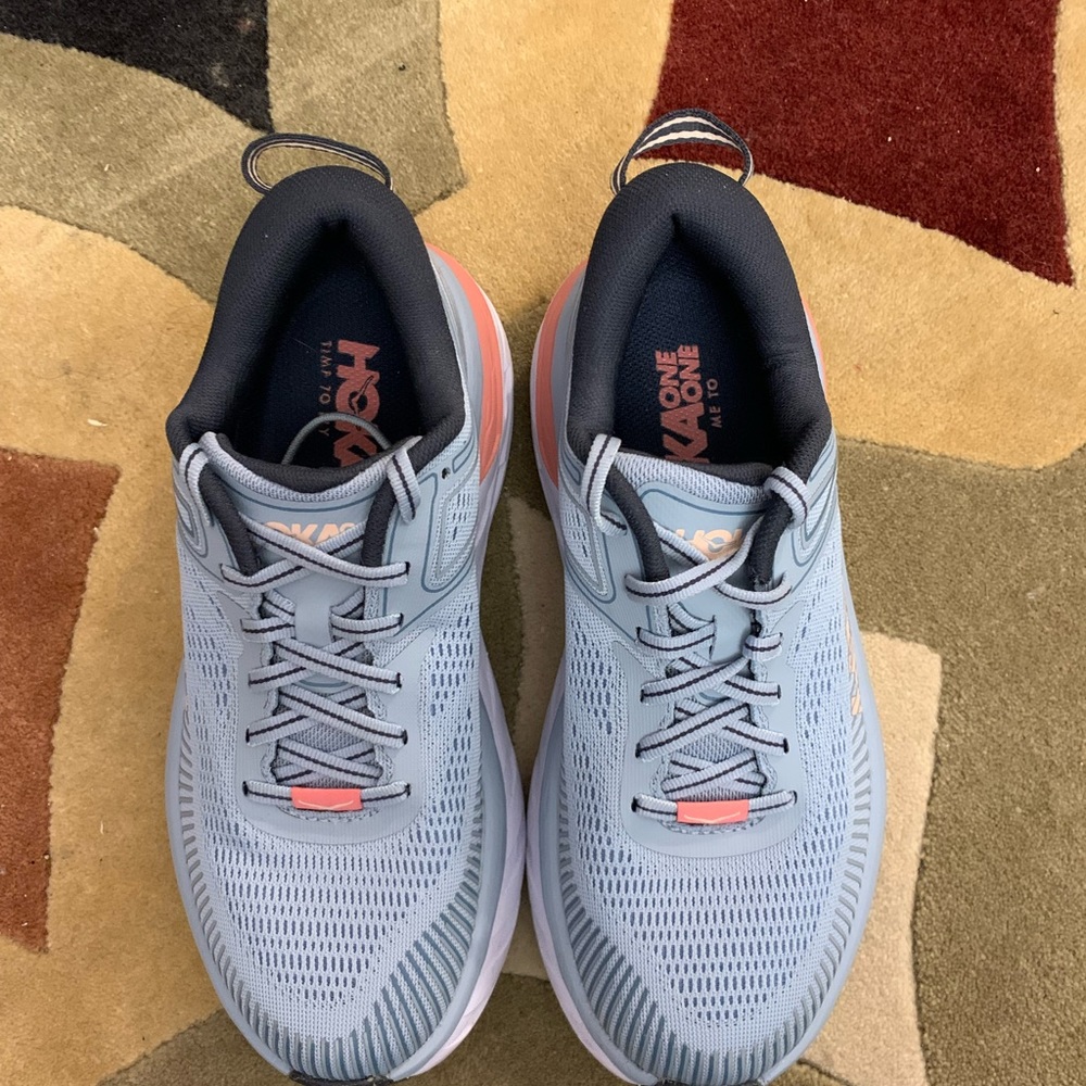 Hoka One One Bondi 7. Like new!